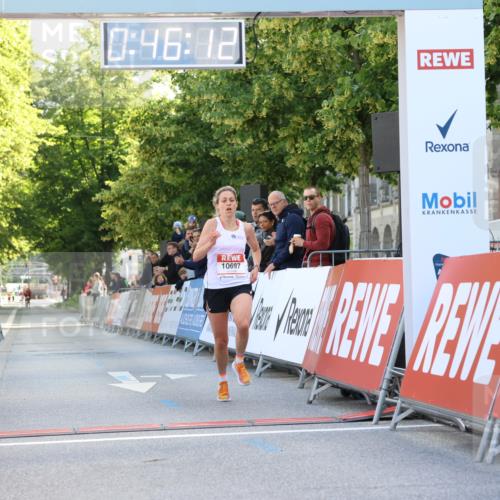 08.06.2024 - REWE Women's Run Strokosch-Dieckow http://msf.ph/oto/6244610 09.06.2024 09:46:41 Ziel 10697 meine-sportfotos.de
