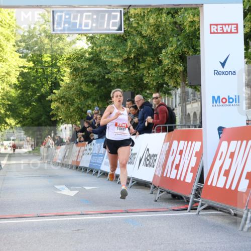 08.06.2024 - REWE Women's Run Strokosch-Dieckow http://msf.ph/oto/6244613 09.06.2024 09:46:41 Ziel 10697 meine-sportfotos.de