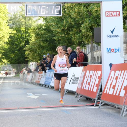 08.06.2024 - REWE Women's Run Strokosch-Dieckow http://msf.ph/oto/6244616 09.06.2024 09:46:42 Ziel 10697 meine-sportfotos.de