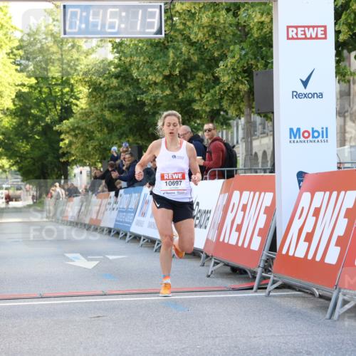 08.06.2024 - REWE Women's Run Strokosch-Dieckow http://msf.ph/oto/6244624 09.06.2024 09:46:42 Ziel 10697 meine-sportfotos.de