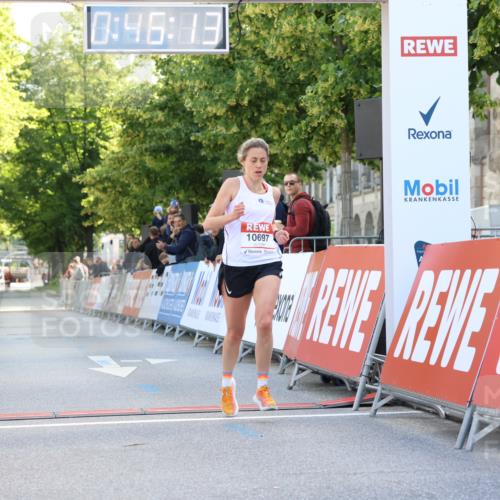 08.06.2024 - REWE Women's Run Strokosch-Dieckow http://msf.ph/oto/6244627 09.06.2024 09:46:42 Ziel 10697 meine-sportfotos.de
