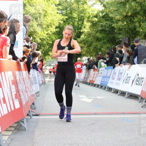 08.06.2024 - REWE Women's Run Strokosch-Dieckow http://msf.ph/oto/6245576 09.06.2024 09:54:42 Ziel 10016, 10068, 10267, 10523 meine-sportfotos.de
