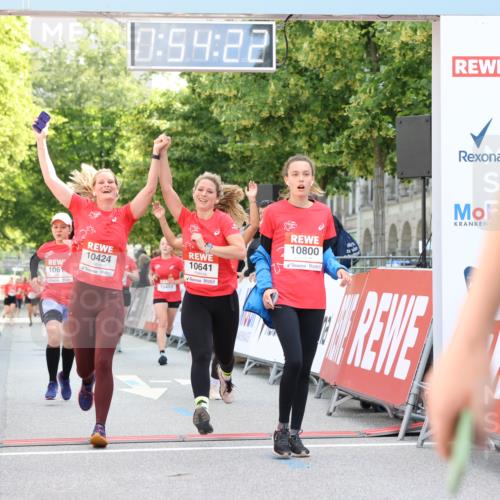08.06.2024 - REWE Women's Run Strokosch-Dieckow http://msf.ph/oto/6245585 09.06.2024 09:54:51 Ziel 10016, 10068, 10349, 10386, 10393, 10403, 10424, 10611, 10641, 10800 meine-sportfotos.de