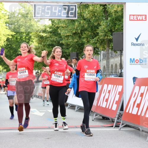 08.06.2024 - REWE Women's Run Strokosch-Dieckow http://msf.ph/oto/6245592 09.06.2024 09:54:51 Ziel 10016, 10068, 10349, 10386, 10393, 10403, 10424, 10611, 10641, 10800 meine-sportfotos.de