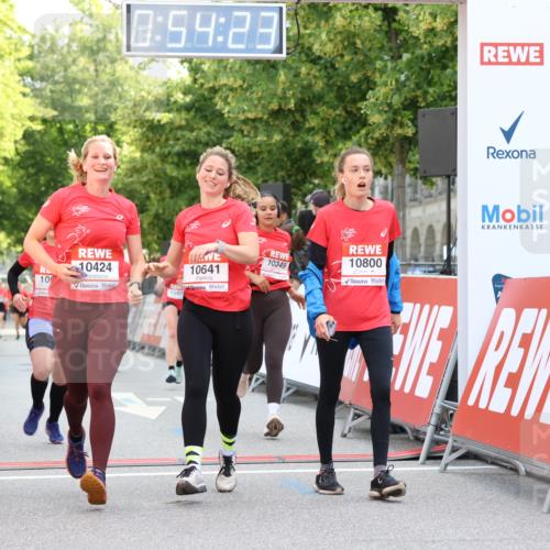 08.06.2024 - REWE Women's Run Strokosch-Dieckow http://msf.ph/oto/6245601 09.06.2024 09:54:52 Ziel 10016, 10068, 10349, 10386, 10393, 10403, 10424, 10611, 10641, 10800 meine-sportfotos.de
