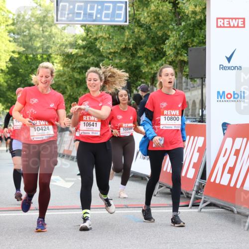 08.06.2024 - REWE Women's Run Strokosch-Dieckow http://msf.ph/oto/6245604 09.06.2024 09:54:52 Ziel 10016, 10068, 10349, 10386, 10393, 10403, 10424, 10611, 10641, 10800 meine-sportfotos.de