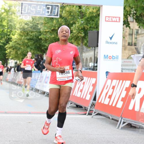 08.06.2024 - REWE Women's Run Strokosch-Dieckow http://msf.ph/oto/6245611 09.06.2024 09:55:01 Ziel 10386, 10393, 10459, 10764, 10765 meine-sportfotos.de