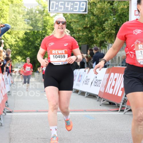08.06.2024 - REWE Women's Run Strokosch-Dieckow http://msf.ph/oto/6245647 09.06.2024 09:55:08 Ziel 10459, 10482, 10483, 10754, 10764, 10765 meine-sportfotos.de