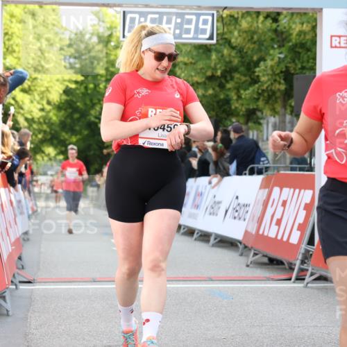 08.06.2024 - REWE Women's Run Strokosch-Dieckow http://msf.ph/oto/6245653 09.06.2024 09:55:09 Ziel 10459, 10482, 10483, 10754, 10764 meine-sportfotos.de
