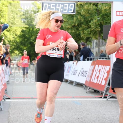 08.06.2024 - REWE Women's Run Strokosch-Dieckow http://msf.ph/oto/6245656 09.06.2024 09:55:09 Ziel 10459, 10482, 10483, 10754, 10764 meine-sportfotos.de