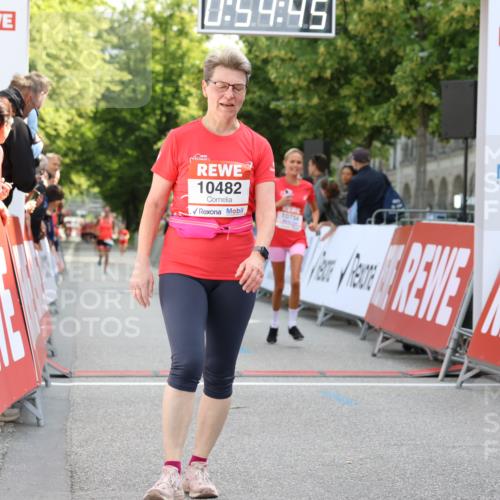 08.06.2024 - REWE Women's Run Strokosch-Dieckow http://msf.ph/oto/6245672 09.06.2024 09:55:14 Ziel 10482, 10483, 10754 meine-sportfotos.de
