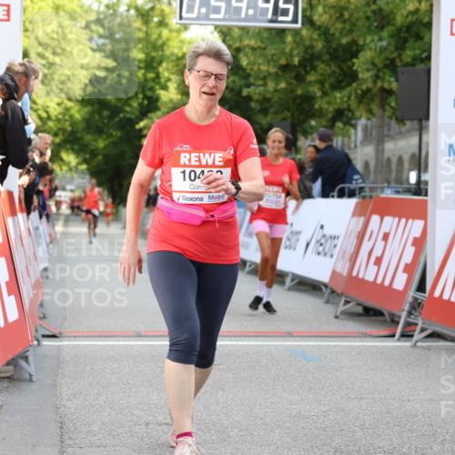 08.06.2024 - REWE Women's Run Strokosch-Dieckow http://msf.ph/oto/6245678 09.06.2024 09:55:14 Ziel 10482, 10483, 10754 meine-sportfotos.de