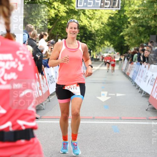08.06.2024 - REWE Women's Run Strokosch-Dieckow http://msf.ph/oto/6245691 09.06.2024 09:55:26 Ziel 10414 meine-sportfotos.de
