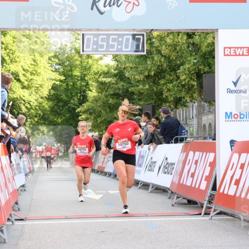 08.06.2024 - REWE Women's Run Strokosch-Dieckow http://msf.ph/oto/6245701 09.06.2024 09:55:36 Ziel 10731, 10750 meine-sportfotos.de