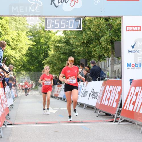 08.06.2024 - REWE Women's Run Strokosch-Dieckow http://msf.ph/oto/6245703 09.06.2024 09:55:36 Ziel 10731, 10750 meine-sportfotos.de