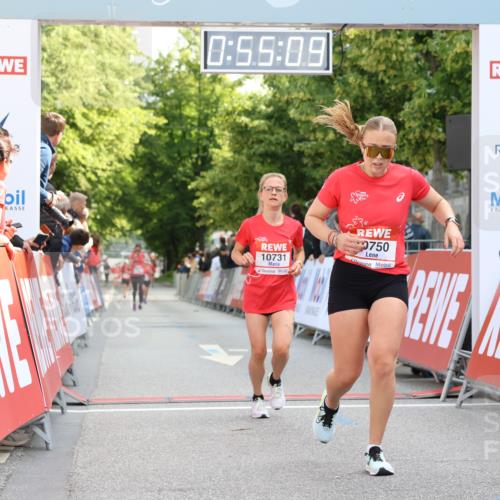 08.06.2024 - REWE Women's Run Strokosch-Dieckow http://msf.ph/oto/6245721 09.06.2024 09:55:38 Ziel 10731, 10750 meine-sportfotos.de