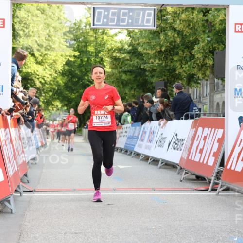 08.06.2024 - REWE Women's Run Strokosch-Dieckow http://msf.ph/oto/6245727 09.06.2024 09:55:47 Ziel 10312, 10774 meine-sportfotos.de