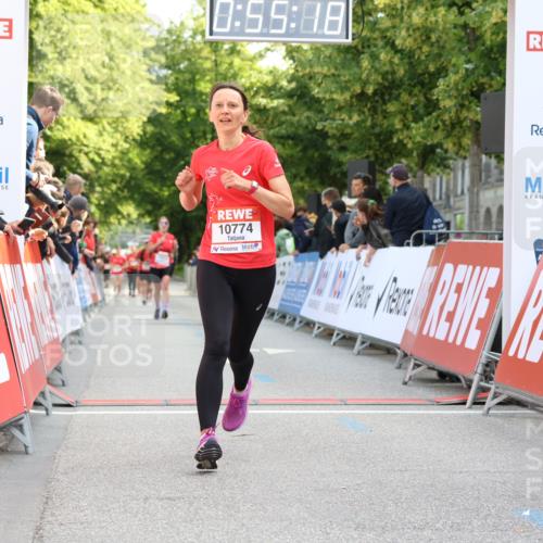 08.06.2024 - REWE Women's Run Strokosch-Dieckow http://msf.ph/oto/6245744 09.06.2024 09:55:48 Ziel 10312, 10774 meine-sportfotos.de