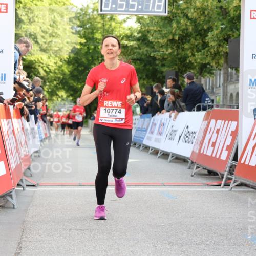 08.06.2024 - REWE Women's Run Strokosch-Dieckow http://msf.ph/oto/6245747 09.06.2024 09:55:48 Ziel 10312, 10774 meine-sportfotos.de