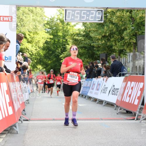 08.06.2024 - REWE Women's Run Strokosch-Dieckow http://msf.ph/oto/6245750 09.06.2024 09:55:54 Ziel 10038, 10216, 10239, 10312 meine-sportfotos.de