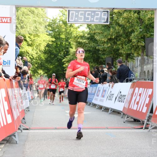08.06.2024 - REWE Women's Run Strokosch-Dieckow http://msf.ph/oto/6245753 09.06.2024 09:55:54 Ziel 10038, 10216, 10239, 10312 meine-sportfotos.de