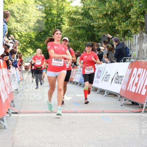 08.06.2024 - REWE Women's Run Strokosch-Dieckow http://msf.ph/oto/6245777 09.06.2024 09:56:00 Ziel 10002, 10038, 10106, 10216, 10239, 10512, 10795 meine-sportfotos.de
