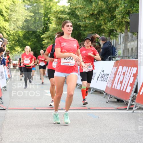 08.06.2024 - REWE Women's Run Strokosch-Dieckow http://msf.ph/oto/6245783 09.06.2024 09:56:00 Ziel 10002, 10038, 10106, 10216, 10239, 10512, 10795 meine-sportfotos.de
