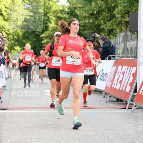 08.06.2024 - REWE Women's Run Strokosch-Dieckow http://msf.ph/oto/6245786 09.06.2024 09:56:01 Ziel 10002, 10038, 10106, 10216, 10239, 10512, 10795 meine-sportfotos.de