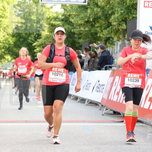 08.06.2024 - REWE Women's Run Strokosch-Dieckow http://msf.ph/oto/6245798 09.06.2024 09:56:02 Ziel 10002, 10038, 10106, 10184, 10216, 10239, 10512, 10758, 10795 meine-sportfotos.de