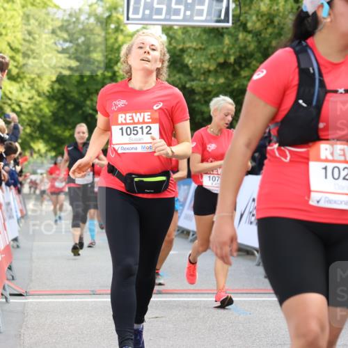 08.06.2024 - REWE Women's Run Strokosch-Dieckow http://msf.ph/oto/6245801 09.06.2024 09:56:06 Ziel 10002, 10106, 10184, 10216, 10239, 10512, 10595, 10758, 10795 meine-sportfotos.de