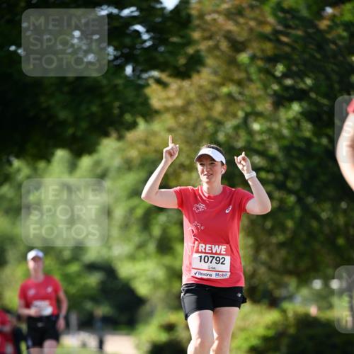 08.06.2024 - REWE Women's Run Dr. Thomas Lammeyer http://msf.ph/oto/6245806 09.06.2024 09:24:45 Laufen 10792 meine-sportfotos.de