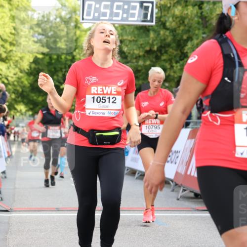 08.06.2024 - REWE Women's Run Strokosch-Dieckow http://msf.ph/oto/6245807 09.06.2024 09:56:06 Ziel 10002, 10106, 10184, 10216, 10239, 10512, 10595, 10758, 10795 meine-sportfotos.de