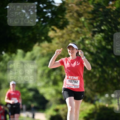 08.06.2024 - REWE Women's Run Dr. Thomas Lammeyer http://msf.ph/oto/6245808 09.06.2024 09:24:45 Laufen 10792 meine-sportfotos.de