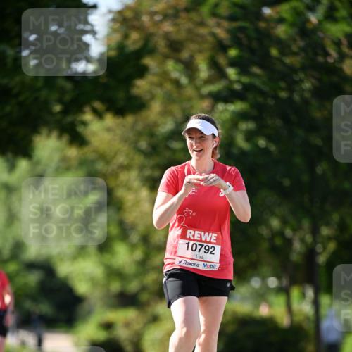 08.06.2024 - REWE Women's Run Dr. Thomas Lammeyer http://msf.ph/oto/6245811 09.06.2024 09:24:46 Laufen 10792 meine-sportfotos.de