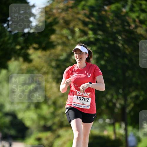 08.06.2024 - REWE Women's Run Dr. Thomas Lammeyer http://msf.ph/oto/6245812 09.06.2024 09:24:46 Laufen 10792 meine-sportfotos.de