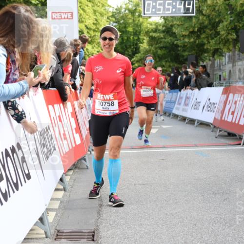 08.06.2024 - REWE Women's Run Strokosch-Dieckow http://msf.ph/oto/6245824 09.06.2024 09:56:13 Ziel 10106, 10184, 10263, 10369, 10595, 10758, 10799 meine-sportfotos.de
