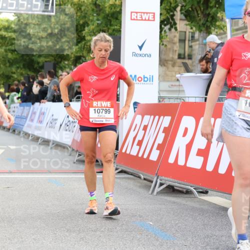 08.06.2024 - REWE Women's Run Strokosch-Dieckow http://msf.ph/oto/6245843 09.06.2024 09:56:20 Ziel 10029, 10043, 10117, 10263, 10369, 10799 meine-sportfotos.de