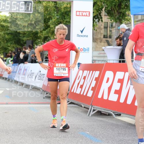 08.06.2024 - REWE Women's Run Strokosch-Dieckow http://msf.ph/oto/6245846 09.06.2024 09:56:21 Ziel 10029, 10043, 10117, 10263, 10369, 10799 meine-sportfotos.de