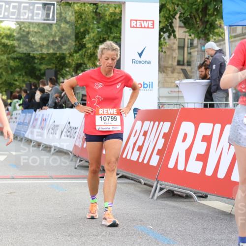 08.06.2024 - REWE Women's Run Strokosch-Dieckow http://msf.ph/oto/6245848 09.06.2024 09:56:21 Ziel 10029, 10043, 10117, 10263, 10369, 10799 meine-sportfotos.de