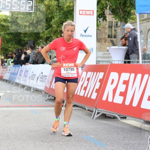 08.06.2024 - REWE Women's Run Strokosch-Dieckow http://msf.ph/oto/6245854 09.06.2024 09:56:21 Ziel 10029, 10043, 10117, 10263, 10369, 10799 meine-sportfotos.de