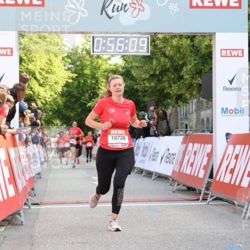 08.06.2024 - REWE Women's Run Strokosch-Dieckow http://msf.ph/oto/6245928 09.06.2024 09:56:38 Ziel 10283, 10373, 10441, 10601, 10728, 10744 meine-sportfotos.de