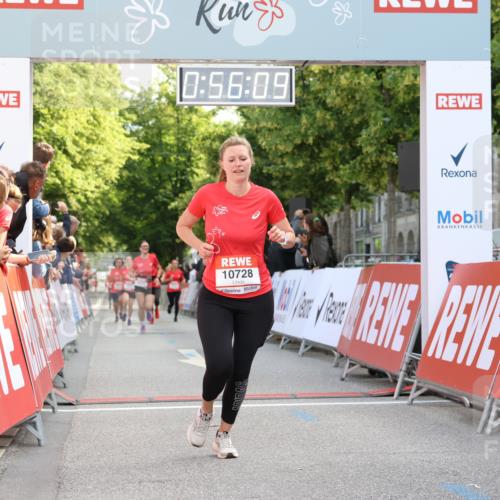 08.06.2024 - REWE Women's Run Strokosch-Dieckow http://msf.ph/oto/6245931 09.06.2024 09:56:38 Ziel 10283, 10373, 10441, 10601, 10728, 10744 meine-sportfotos.de
