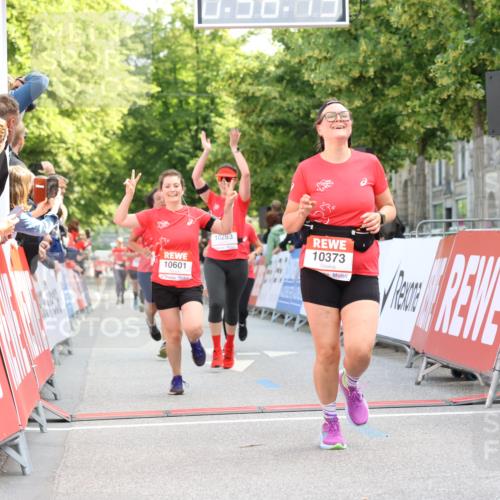 08.06.2024 - REWE Women's Run Strokosch-Dieckow http://msf.ph/oto/6245984 09.06.2024 09:56:44 Ziel 10283, 10354, 10373, 10601, 10715, 10744 meine-sportfotos.de