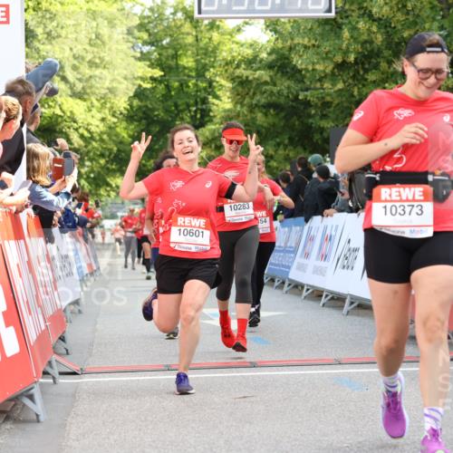 08.06.2024 - REWE Women's Run Strokosch-Dieckow http://msf.ph/oto/6245993 09.06.2024 09:56:45 Ziel 10283, 10347, 10354, 10373, 10601, 10715, 10744 meine-sportfotos.de