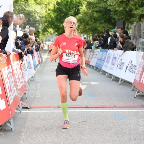 08.06.2024 - REWE Women's Run Strokosch-Dieckow http://msf.ph/oto/6246059 09.06.2024 09:57:06 Ziel 10261, 10547, 10652 meine-sportfotos.de