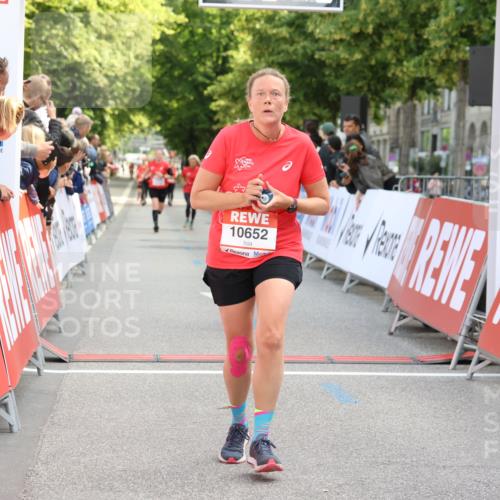 08.06.2024 - REWE Women's Run Strokosch-Dieckow http://msf.ph/oto/6246062 09.06.2024 09:57:09 Ziel 10261, 10500, 10547, 10652 meine-sportfotos.de