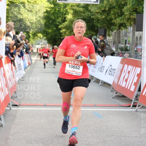 08.06.2024 - REWE Women's Run Strokosch-Dieckow http://msf.ph/oto/6246066 09.06.2024 09:57:10 Ziel 10261, 10500, 10547, 10652 meine-sportfotos.de