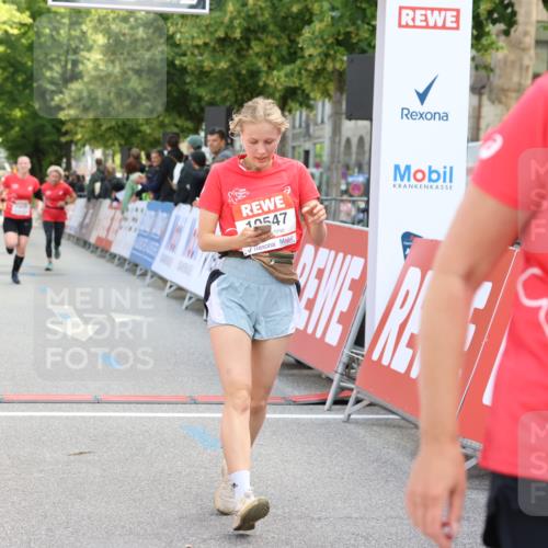 08.06.2024 - REWE Women's Run Strokosch-Dieckow http://msf.ph/oto/6246075 09.06.2024 09:57:12 Ziel 10479, 10500, 10547, 10652 meine-sportfotos.de