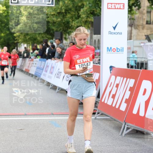 08.06.2024 - REWE Women's Run Strokosch-Dieckow http://msf.ph/oto/6246084 09.06.2024 09:57:12 Ziel 10479, 10500, 10547, 10652 meine-sportfotos.de