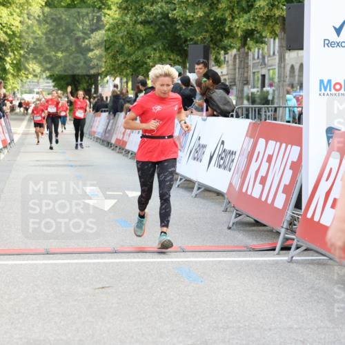 08.06.2024 - REWE Women's Run Strokosch-Dieckow http://msf.ph/oto/6246101 09.06.2024 09:57:18 Ziel 10479, 10500 meine-sportfotos.de